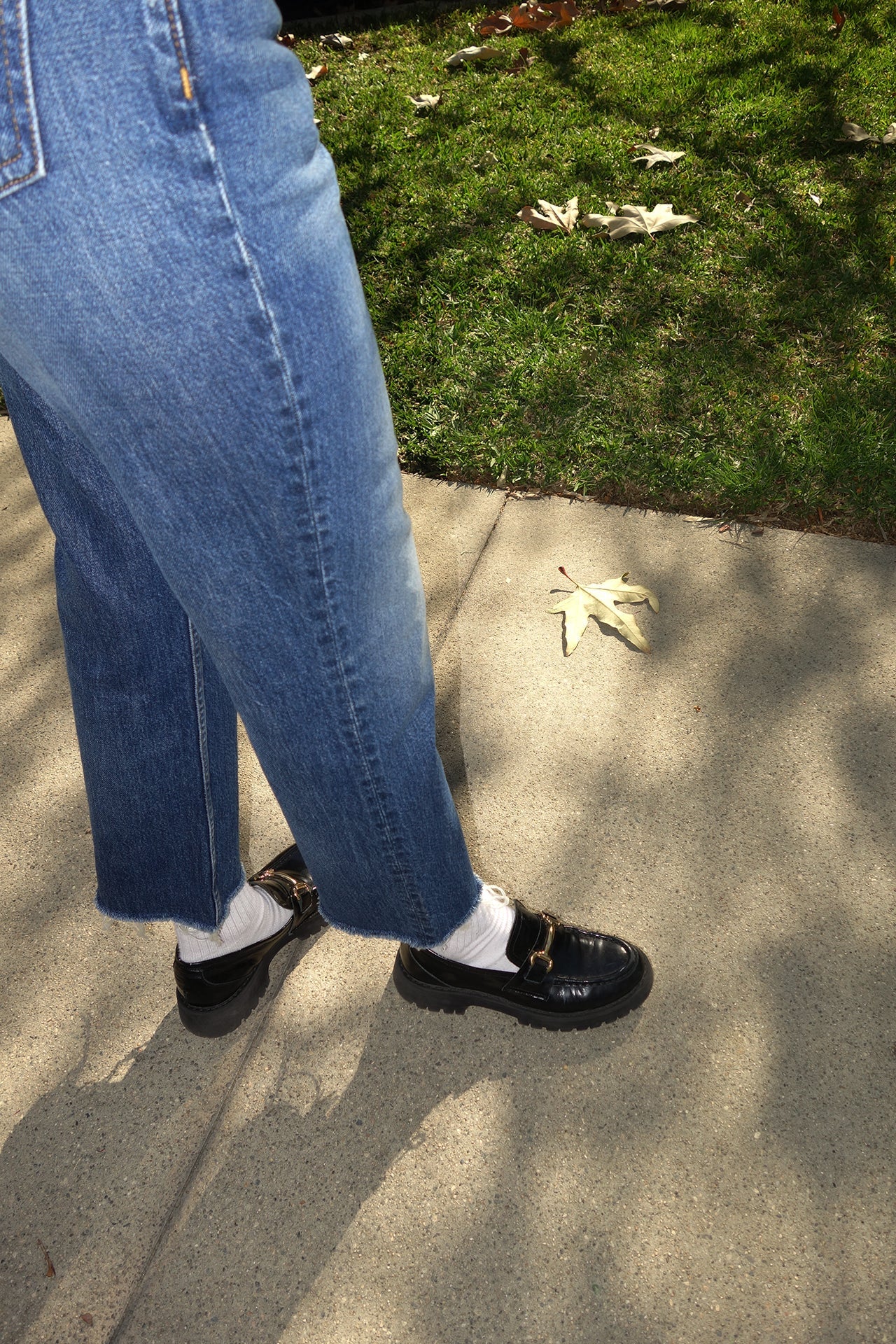 Rigid Straight - Dark Indigo Model low view