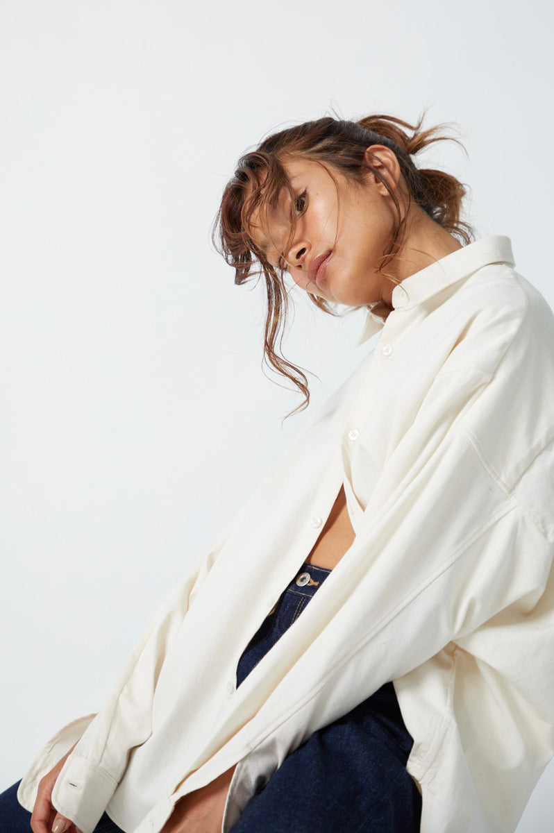 Boyfriend shirt - Ecru Model front close up 3