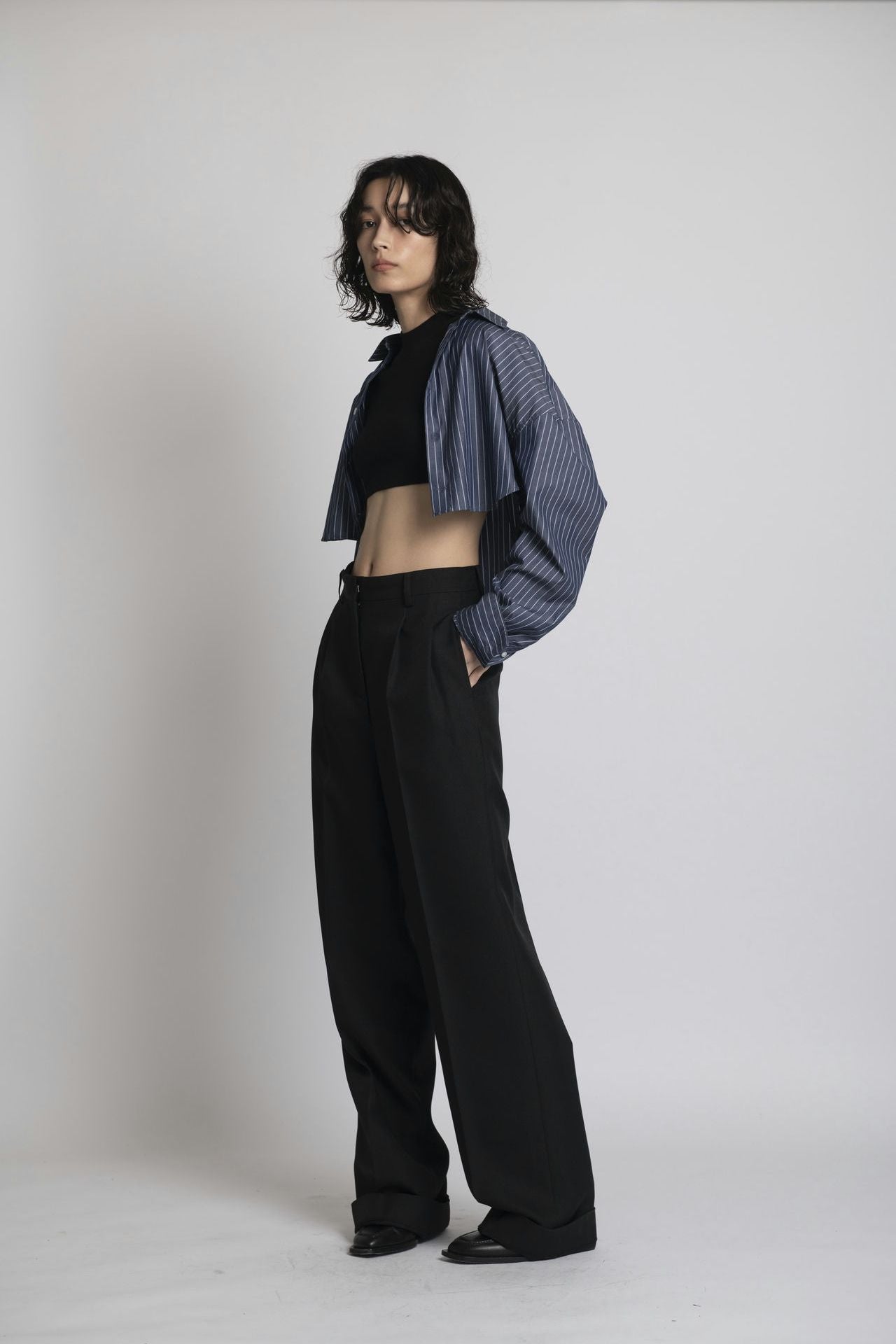 Cropped Shirt - Navy Stripe Model full side 1