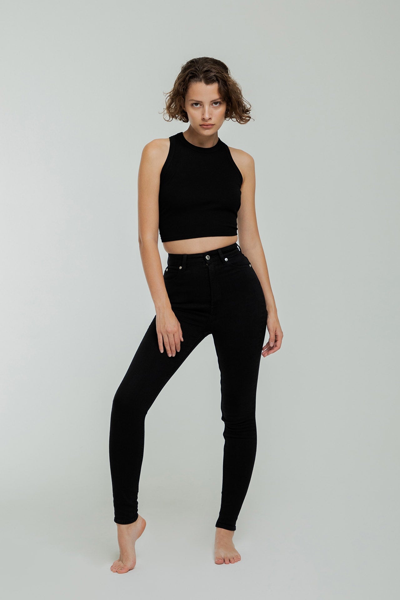 High Rise Skinny - Rich Black Model full front