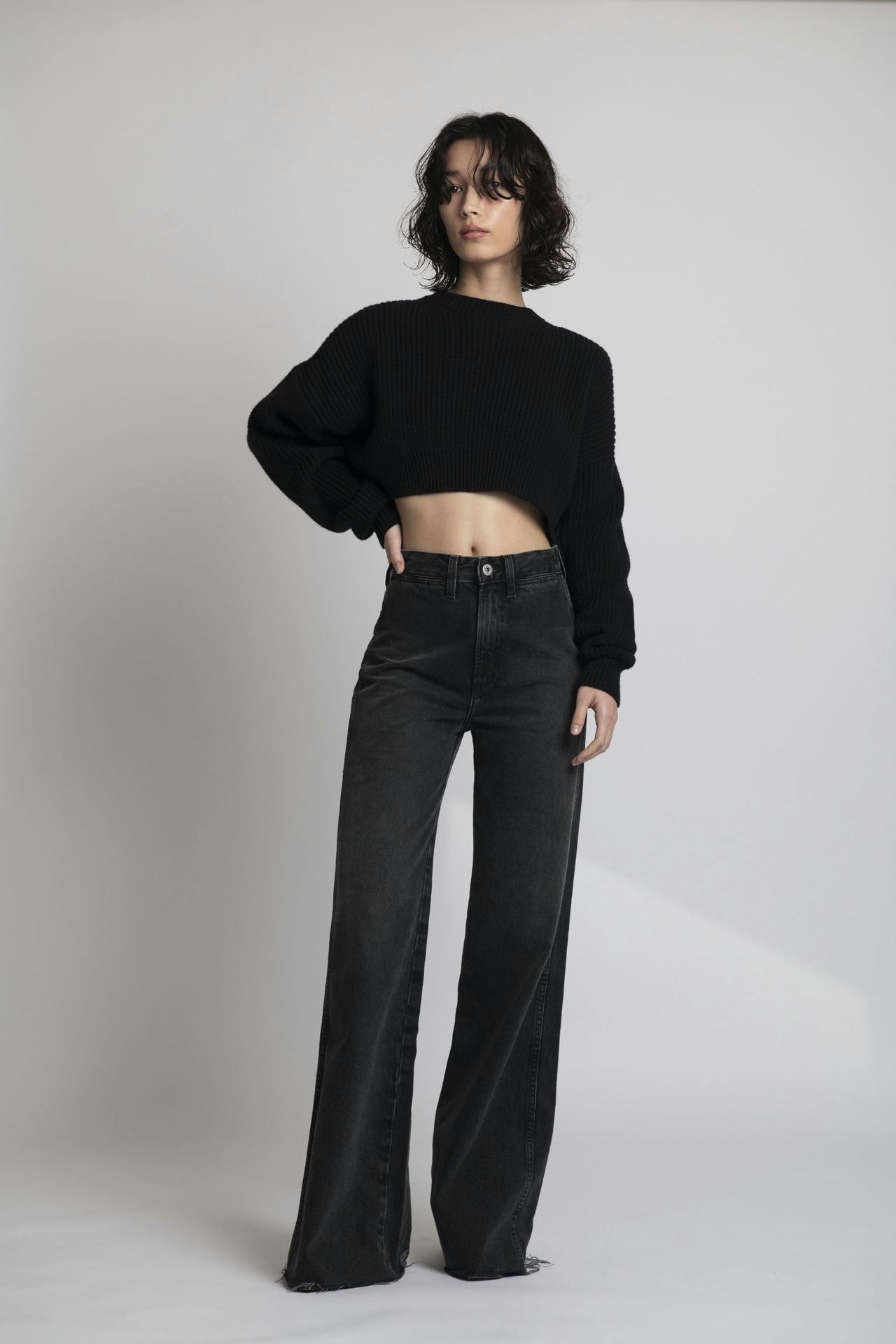 Rigid Wide Leg - Black Model front