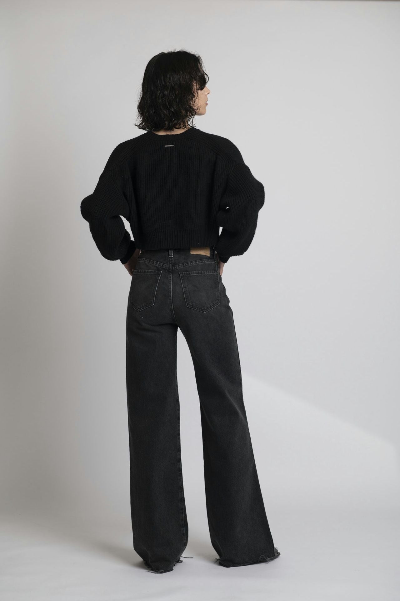 Rigid Wide Leg - Black Model full back