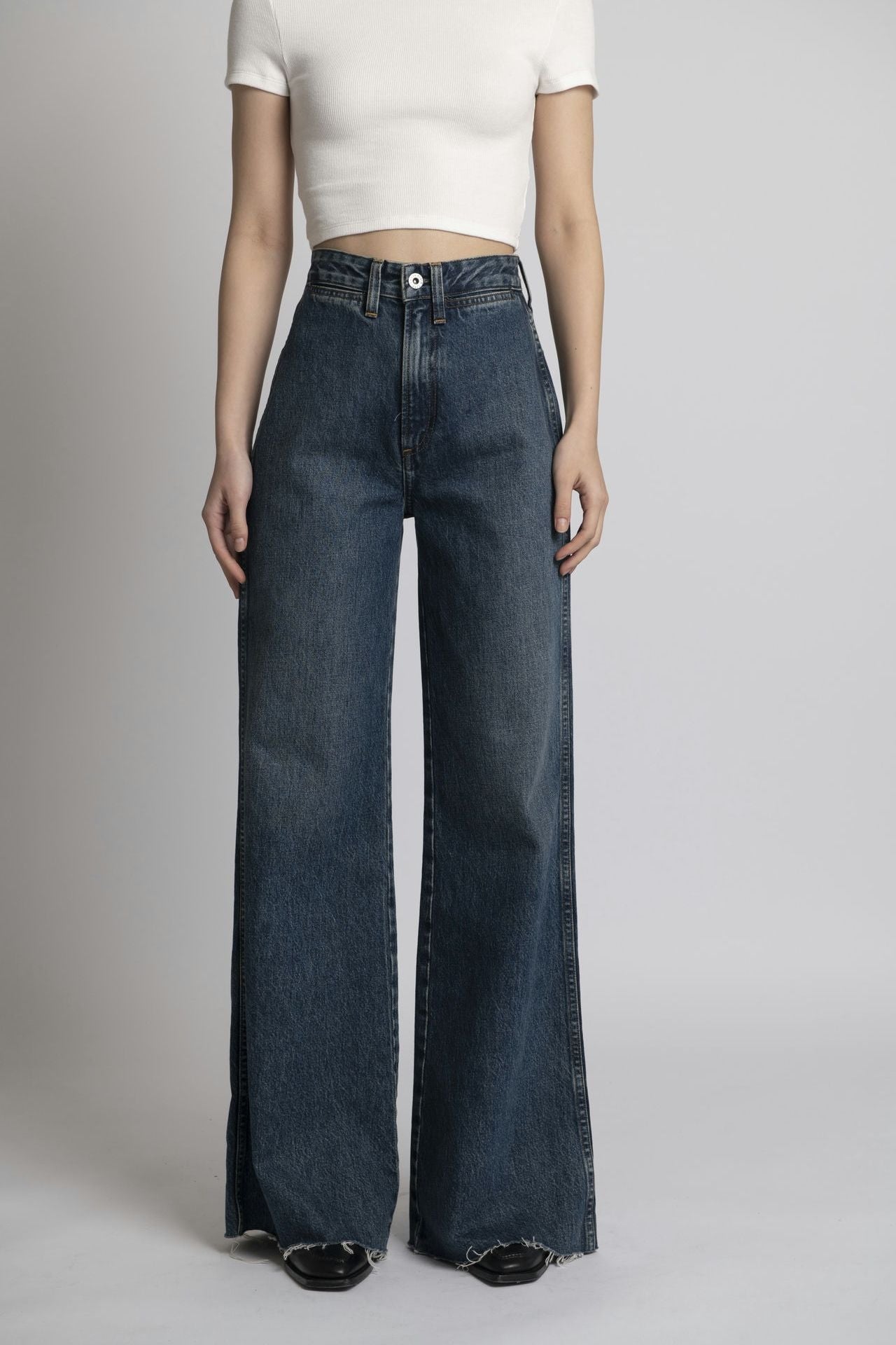 Rigid Wide Leg - Indigo Model front