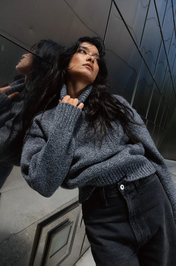 Turtle Neck Knit Sweater Black Pine