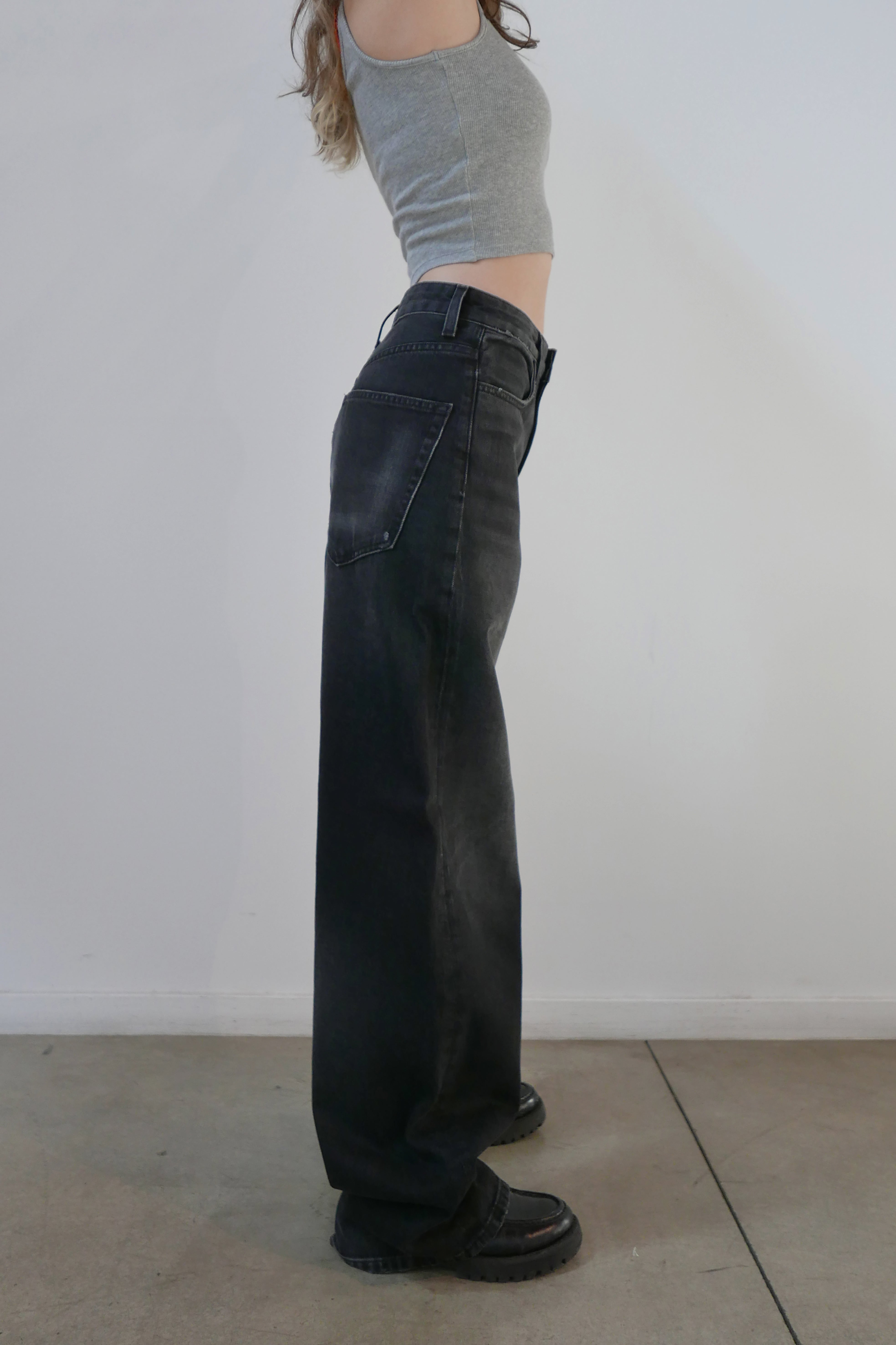 Baggy Wide Fit Black - Model Side