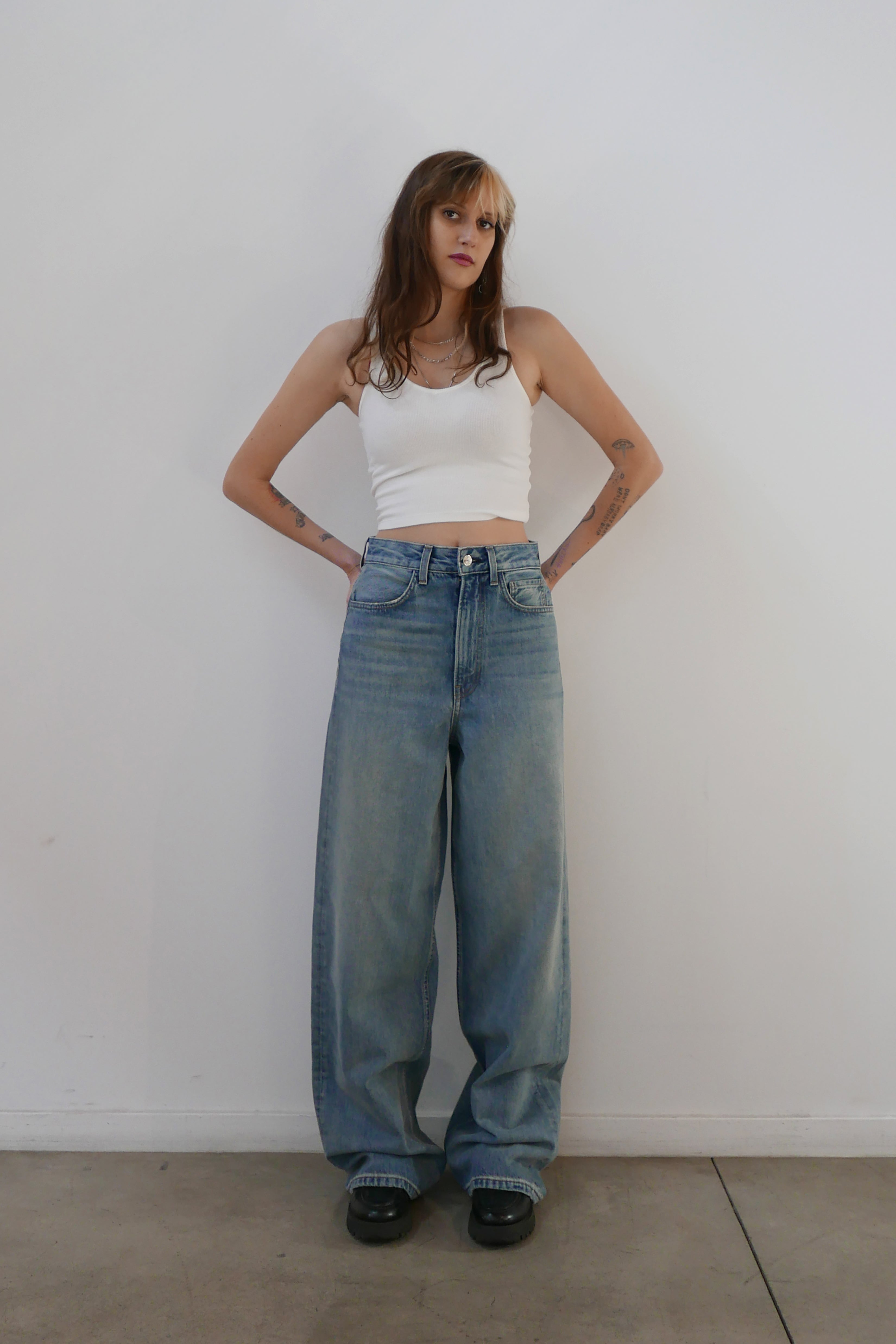 Baggy Wide Fit Indigo - Model front